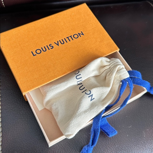 NEW Louis Vuitton Brown and Gold Monogram Bracelet - Picture 15 of 17